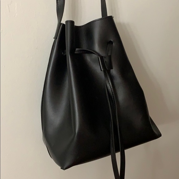 Bucket shoulder bag with small pouch - Picture 1 of 3